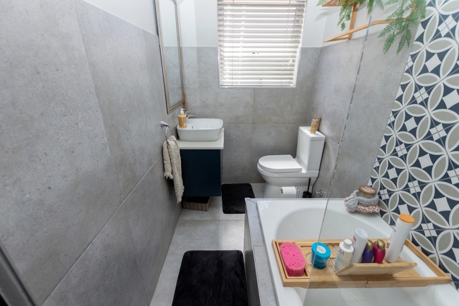 5 Bedroom Property for Sale in Myburgh Park Western Cape